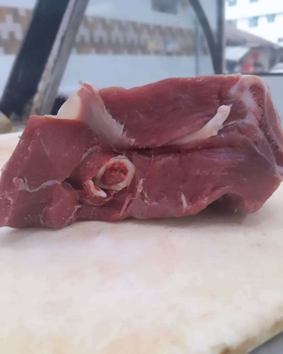 shop for meat online Full halal mutton leg with backbone, ideal for roasting or stews